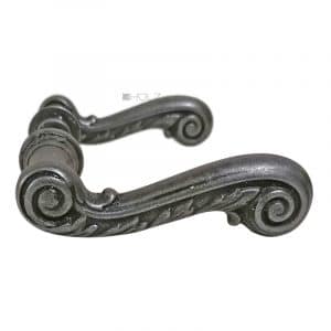 Türdrücker Eisen antik neo barock alt Volute 18.2mm 8er Vk