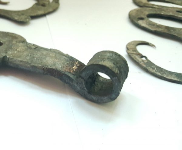 S-Bänder antik alt geschmiedet Türbänder 13er Dornloch Rollband