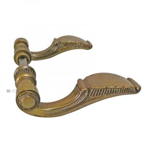 Grifflänge : ca. 124 mm Rosettenaufnahme : ca. 17,9 mm 8er Vierkant mit Sicherungsstift