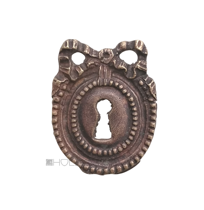 Schlüsselschild für Möbel Abmessung - Höhe x Breite : c.a 58 x 65 mm Höhe Schlüsseleinlass : ca. 17.3 mm Material : Bronze