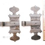 Paar Kreuzbänder Türband antik Klobenband Torband handgeschmiedet alt 14er Dorn
