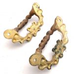 Paar Truhengriffe Bronze feuervergoldet antik alt Klaviergriffe 15cm