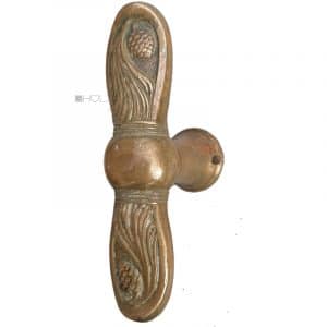 Fensterolive Jugendstil alt Pinie Zapfen Fenstergriff floral 97mm