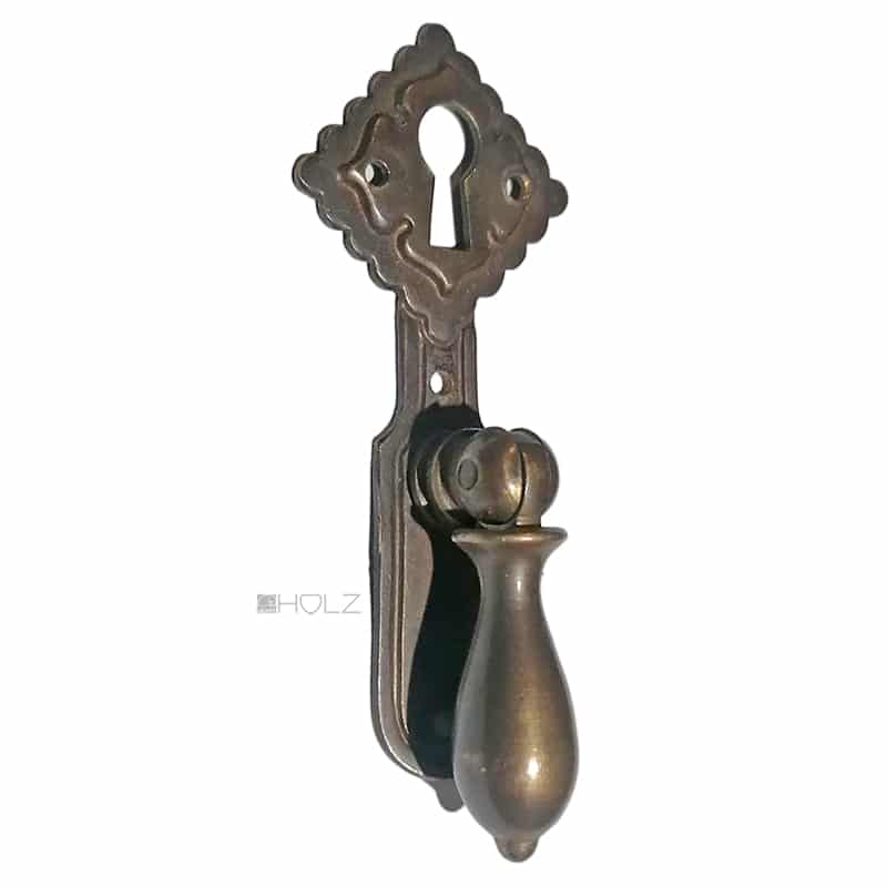 Möbel antik Hängegriff alt Messing dunkel Schlüsselschild 79mm