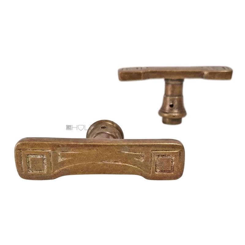 Fensterolive Jugendstil Fenstergriff alt Messing Avantgarde 83mm Fensterolive Jugendstil Fenstergriff alt Messing Avantgarde 83mm